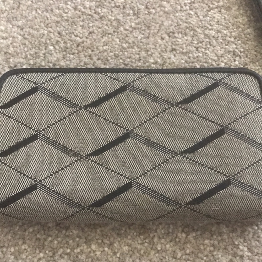 Fossil Zip Wrislet Wallet - Picture 4 of 8